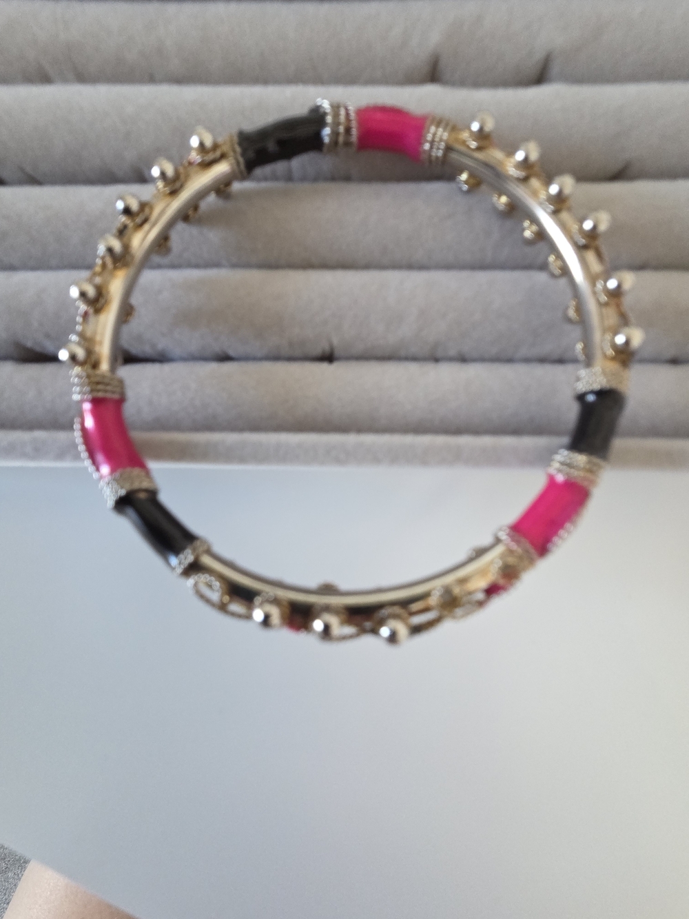 Gold Tone Pink & Black Beaded Bangle Bracelet